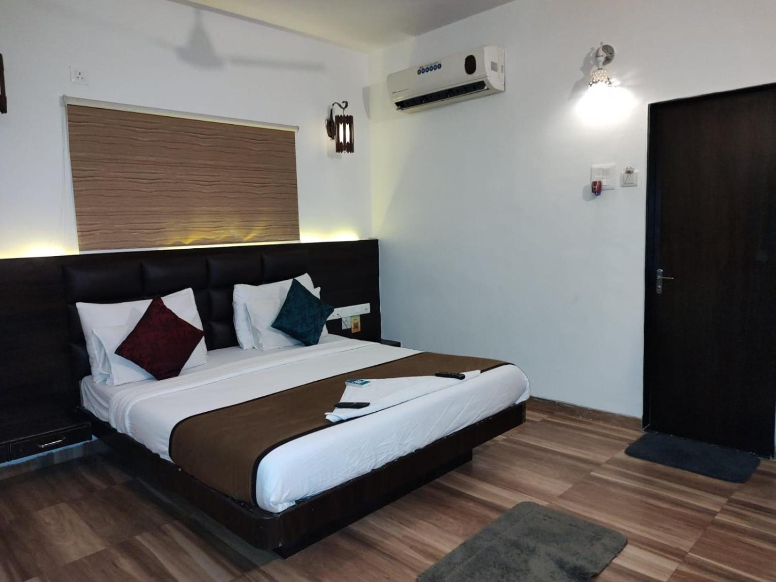 Hotel Saikripa Imperial Daman Exteriér fotografie